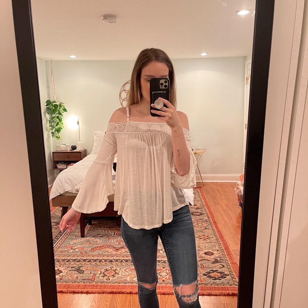 Off-shoulder bell sleeve tank blouse